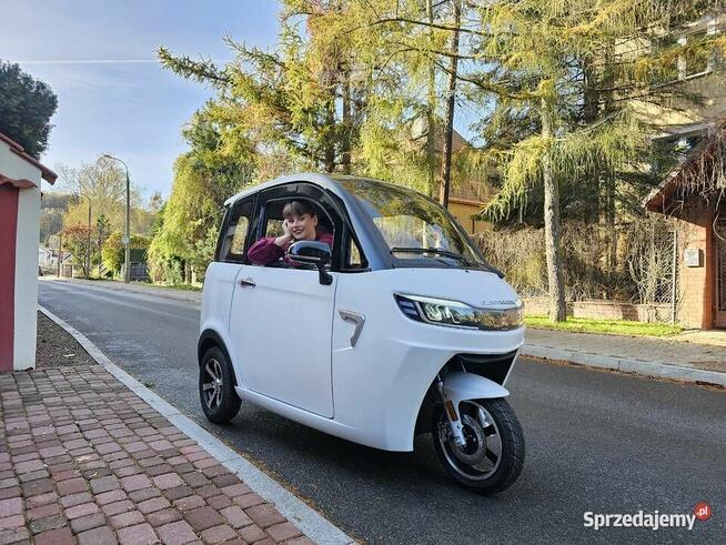 ELECTRORIDE FUTURI 3 zabudowany trójkołowiec elektryczny