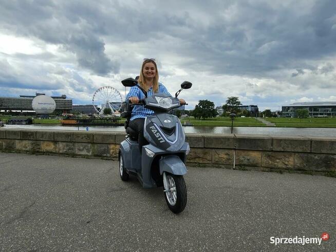 Elektryczny skuter trójkolowy Fasti 3 Max z dachem