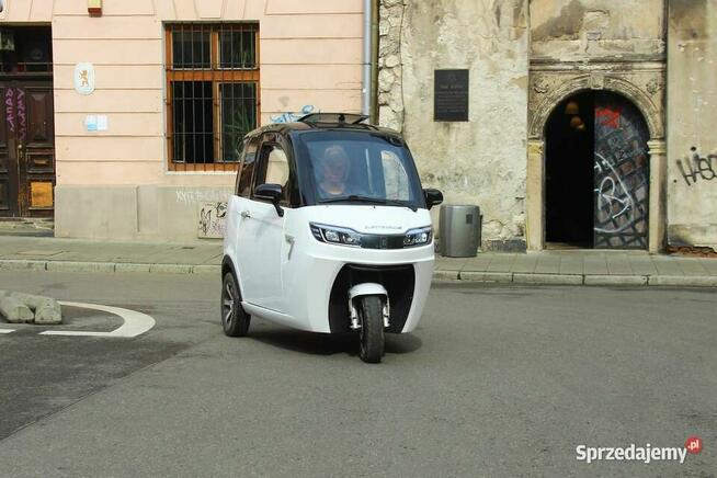 Zabudowany trójkołowiec ELECTRORIDE FUTURI 3