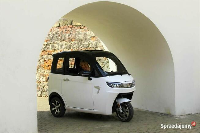 Zabudowany trójkołowiec ELECTRORIDE FUTURI 3