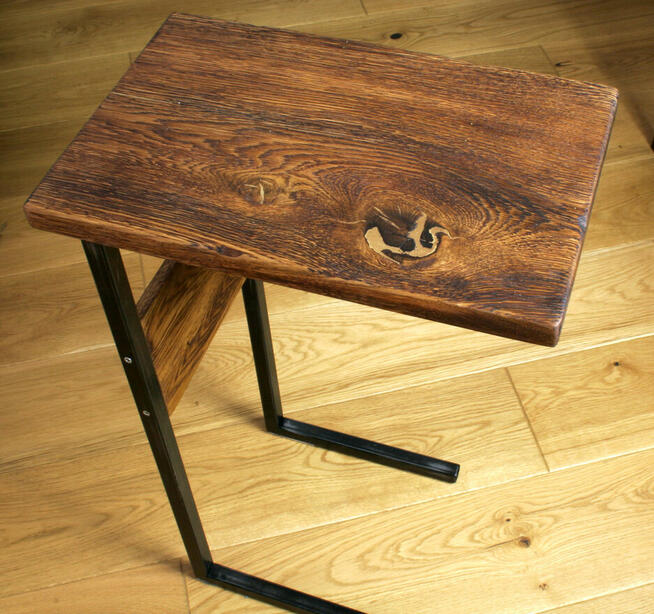 Dębowy stolik nakładany na sofę, kanapę, fotel itp