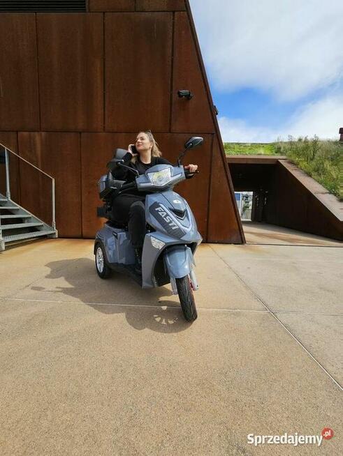 Elektryczny skuter trójkolowy Fasti 3 Max z dachem