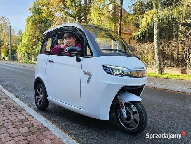 Zabudowany trójkołowiec ELECTRORIDE FUTURI 3