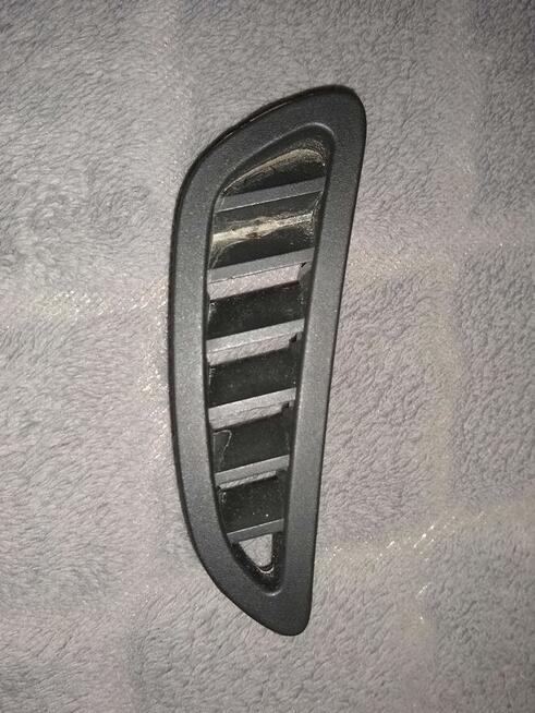 Kupię KRATKA NAWIEWU Z DESKI ROZDZIELCZEJ do Opel Corsa E