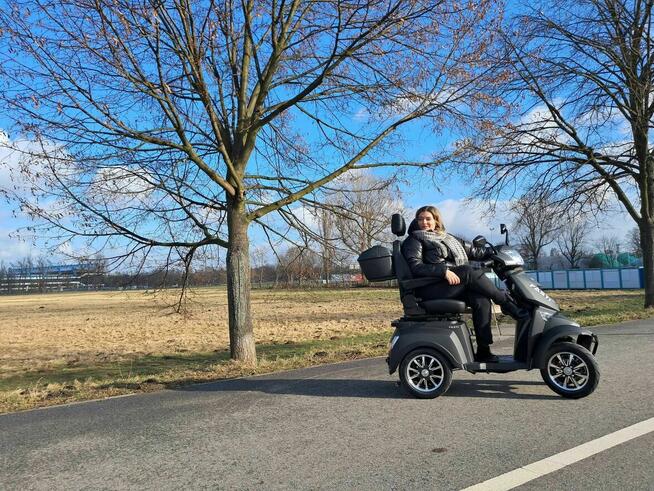 Elektryczny Skuter FASTI 4 Max: 4 kołowy wersja z daszkiem