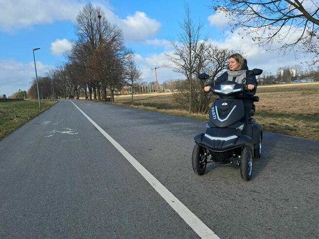 Elektryczny czterokołowy skuter Fasti 4 Max z dachem + bateria