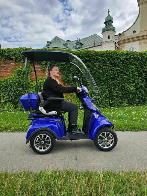 Elektryczny 4kołowy skuter Fasti 4 z dachem + uchwyt + pas