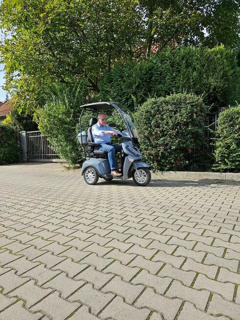 Elektryczny skuter Fasti 3 Max z dachem + uchwyt na kule