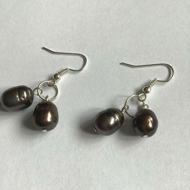 Kolczyki z czaná perłá