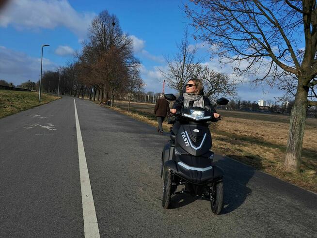 Elektryczny skuter Fasti 4 Max z dachem + bateria + pas