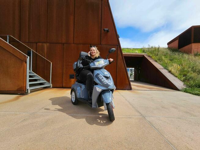 Elektryczny skuter Fasti 3 Max z dachem + uchwyt na kule