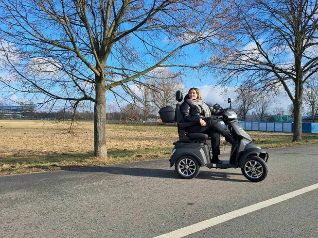 Elektryczny czterokołowy skuter Fasti 4 Max z dachem + pas