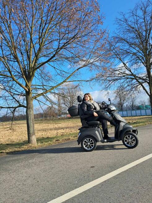 Elektryczny skuter Fasti 4 Max z dachem + bateria + pas