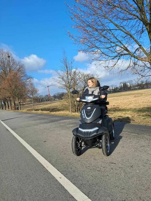 Elektryczny skuter Fasti 4 Max z dachem + uchwyt + pas