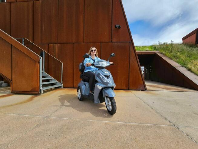 Elektryczny skuter Fasti 3 Max z dachem + uchwyt + bateria