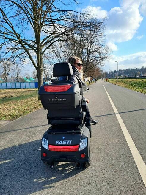 Elektryczny skuter Fasti 4 Max z dachem + bateria + pas