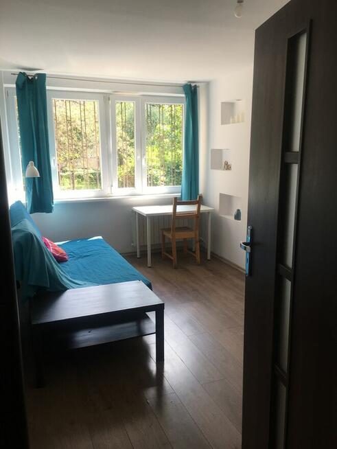 Pokoj fajny ! Przyjemny, jasny, przestrzenny!