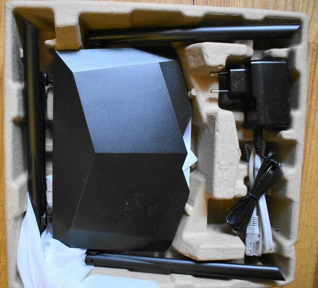 Wzmacniacz sygnału WiFi do rutera. Tenda AC1200 Mb/sek