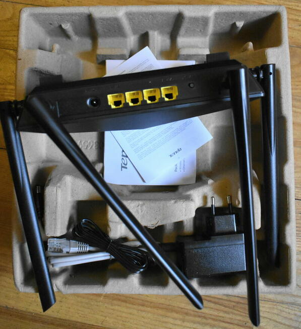 Wzmacniacz sygnału WiFi do rutera. Tenda AC1200 Mb/sek