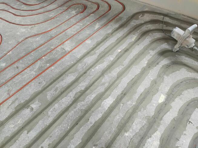 Frezowanie posadzki pod ogrzewanie podłogowe. Podłogówka