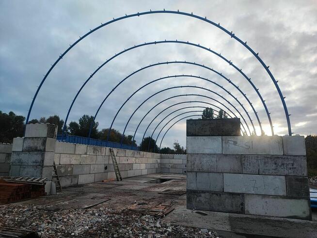 Hala łukowa 11m konstrukcja ocynkowana wiata na słome garaż