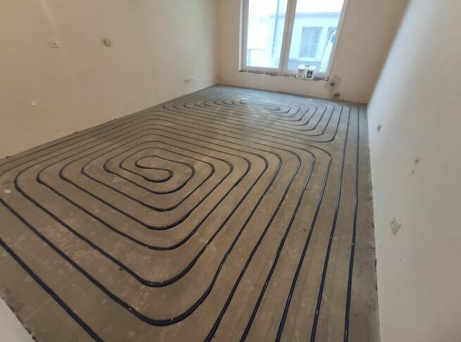 Frezowanie posadzki pod ogrzewanie podłogowe. Podłogówka