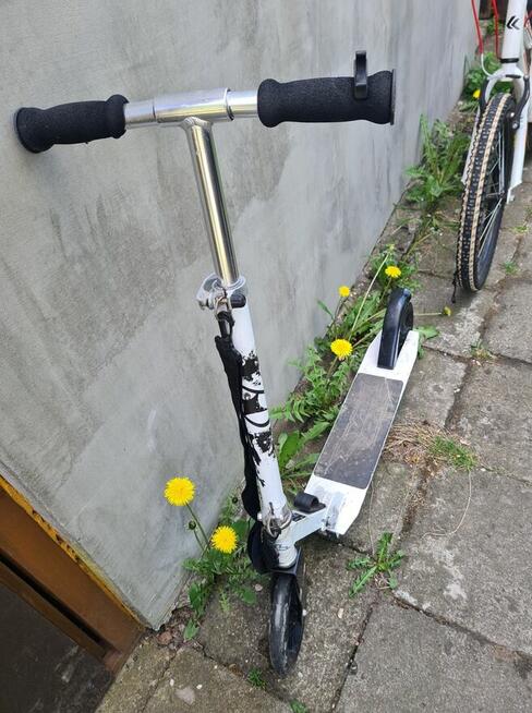 Sprzedam hulajnogę dla dziecka w bardzo dobrym stanie.