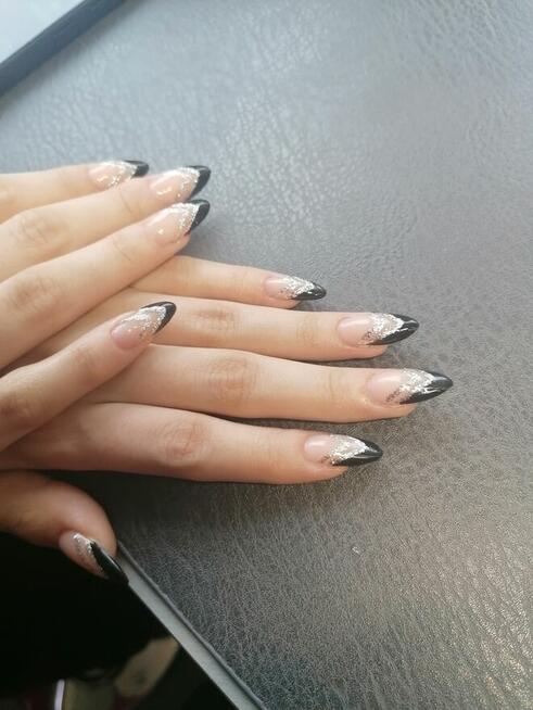 Stylizacja paznokci, makijaż, fryzura, Henna,