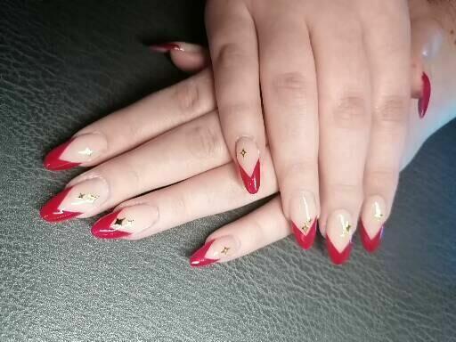 Stylizacja paznokci, makijaż, fryzura, Henna,