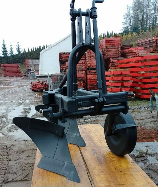 Pług rolniczy dwuskibowy