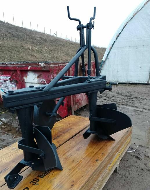 Pług rolniczy dwuskibowy