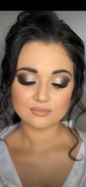 Stylizacja paznokci, makijaż, fryzura, Henna,