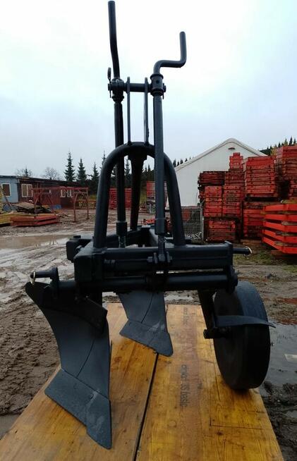 Pług rolniczy dwuskibowy