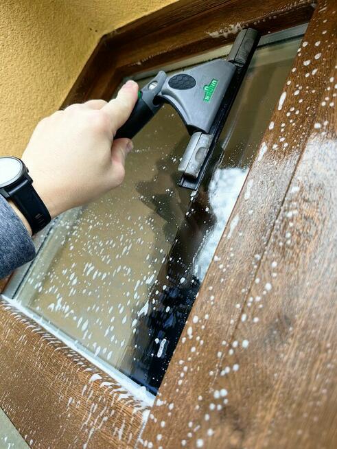 Wysokościowe mycie okien i fasad, mycie daszków, pranie