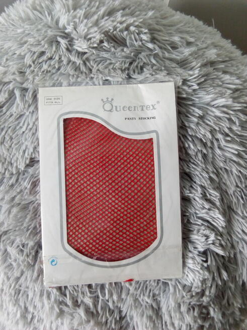 Rozpalające czerwone rajstopy