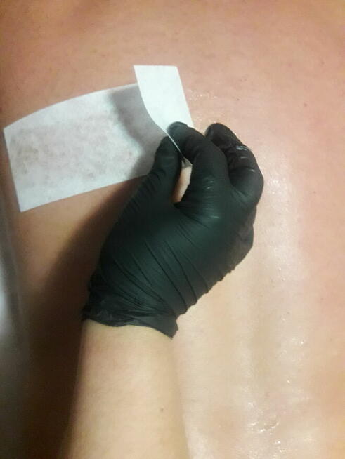 Masaż rajskim dotykiem i depilacja .