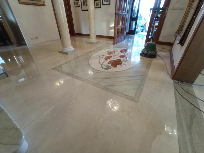 Czyszczenie i polerowanie posadzek marmurowych