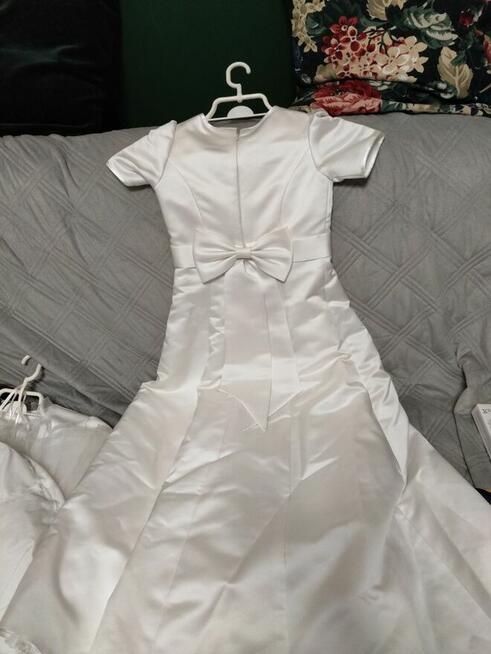 Sukienka komunijna na szczupłą dziewczynkę