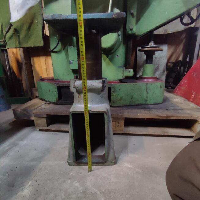 Postument stopa maszyna