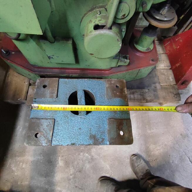 Postument stopa maszyna