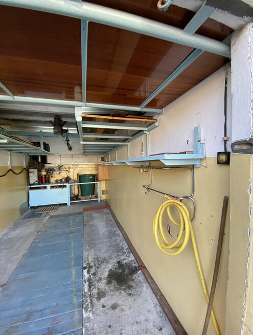 Garaż z kanałem i piwnicą