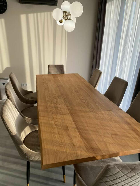 Poczuj Magię Natury: Dębowy stół z naturalną krawędzią