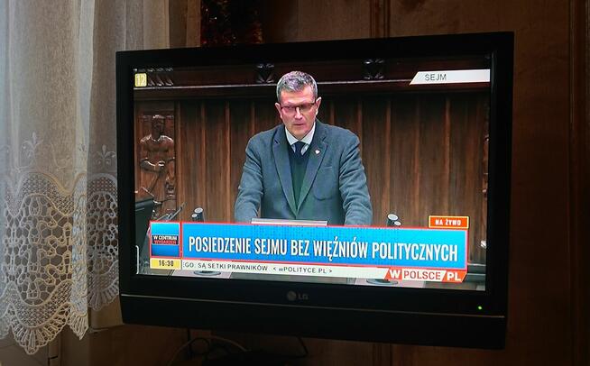 Telewizor LED LG 19LS4R z dekoderm + uchwyt naścien
