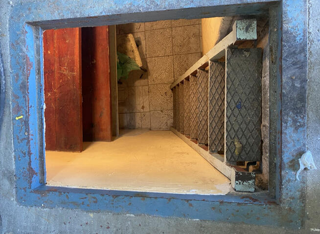 Garaż z kanałem i piwnicą