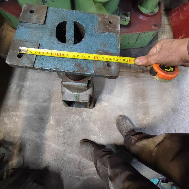 Postument stopa maszyna