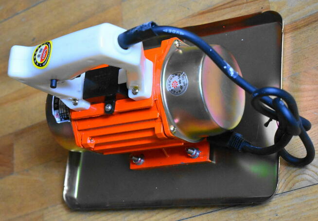 Zacieraczka ręczna wibracyjna, do betonu i tynków