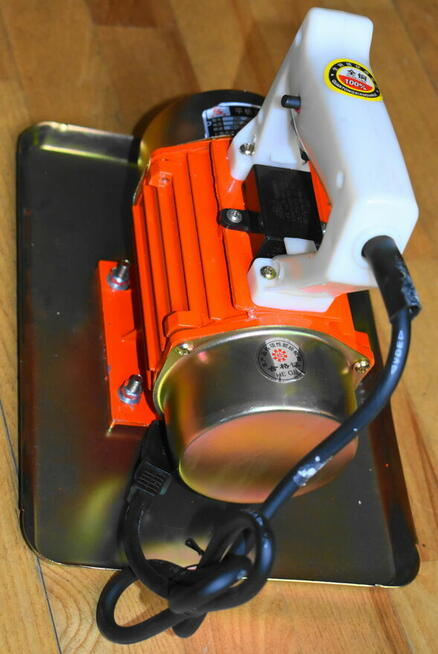 Zacieraczka ręczna wibracyjna, do betonu i tynków