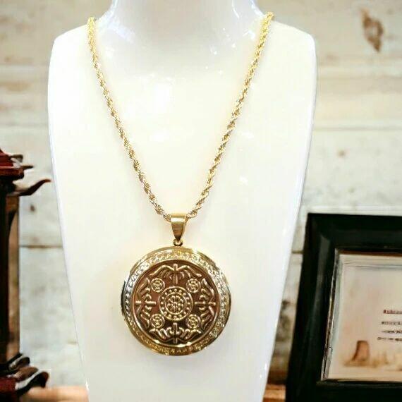 Naszyjnik damski z dużą zawieszką typu sekretnik do zdjęcia