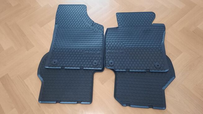 Komplet oryginalnych gumowych dywaników do GOLFa VI