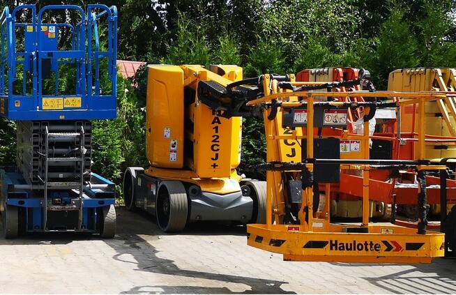 Wynajem podnośników koszowych samojezdnych